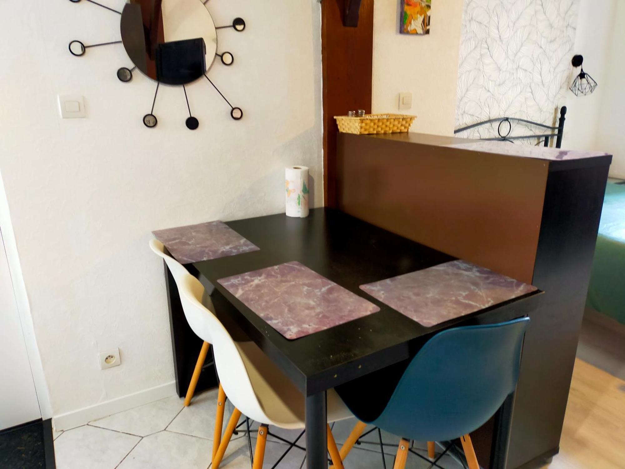 Studio En Rdc Avec Balcon Centre Vitre Buitenkant foto